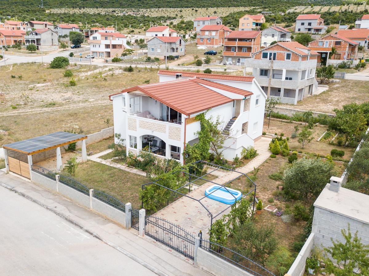Apartment Larisa Gornji Karin Exterior foto