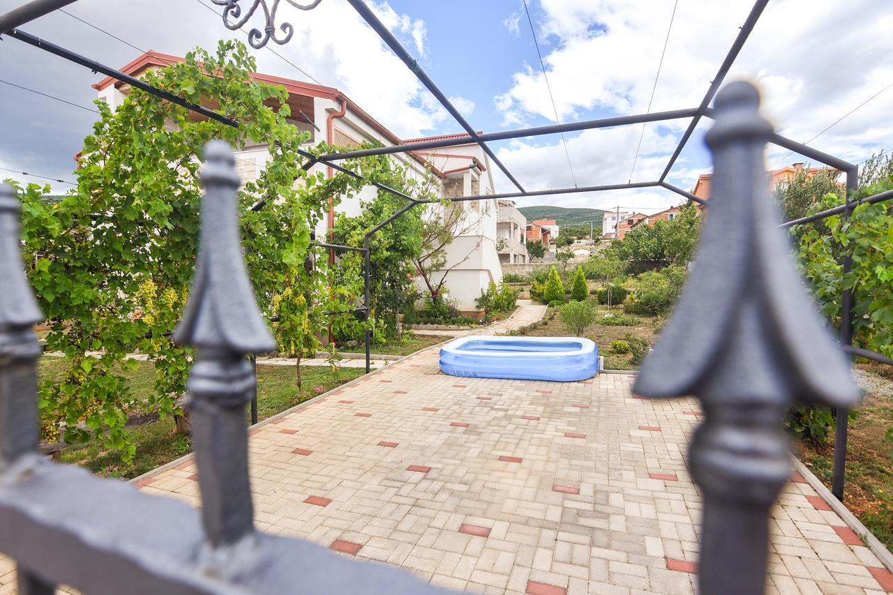 Apartment Larisa Gornji Karin Exterior foto